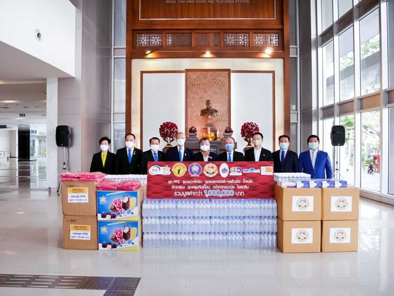 มิสเตอร์. ดี.ไอ.วาย. เข้ามอบสิ่งของจำเป็น และ ชุดPPE ให้ ททบ.5 ในโครงการ รวมใจ เพื่อชุมชน