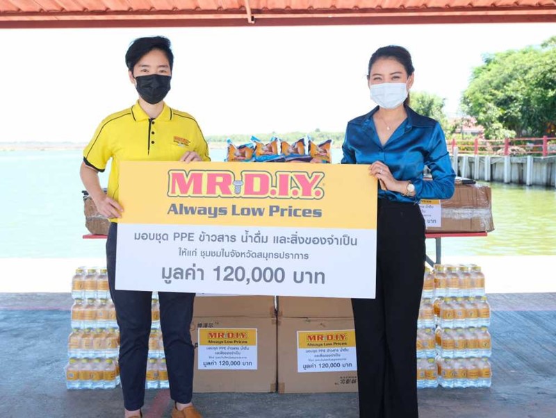 MR.DIY มอบชุด PPE ข้าวสาร น้ำดื่ม และสิ่งของจำเป็น ช่วยเหลือชุมชนในจังหวัดสมุทรปราการ รวมมูลค่ากว่า 120,000 บาท