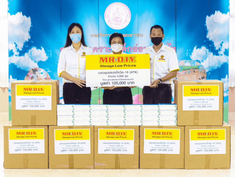 มิสเตอร์. ดี.ไอ.วาย. มอบชุดตรวจโควิด-19 ให้สถานสงเคราะห์เด็กอ่อนพญาไทเพื่อช่วยรับมือการแพร่ระบาดในประเทศไทย