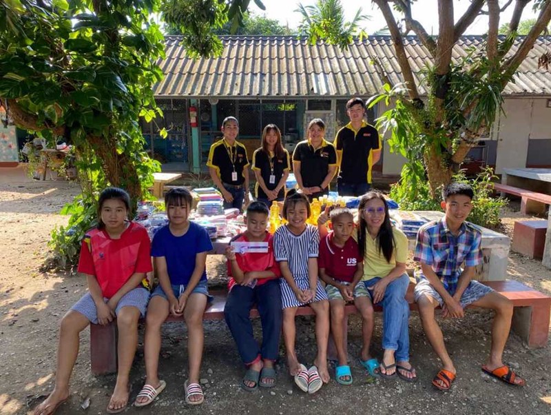 MR.DIY ส่งมอบอุปกรณ์การเรียนให้กับน้อง ๆ โครงการบ้านสานรัก มูลนิธิศูนย์รวมมิตร ฯ